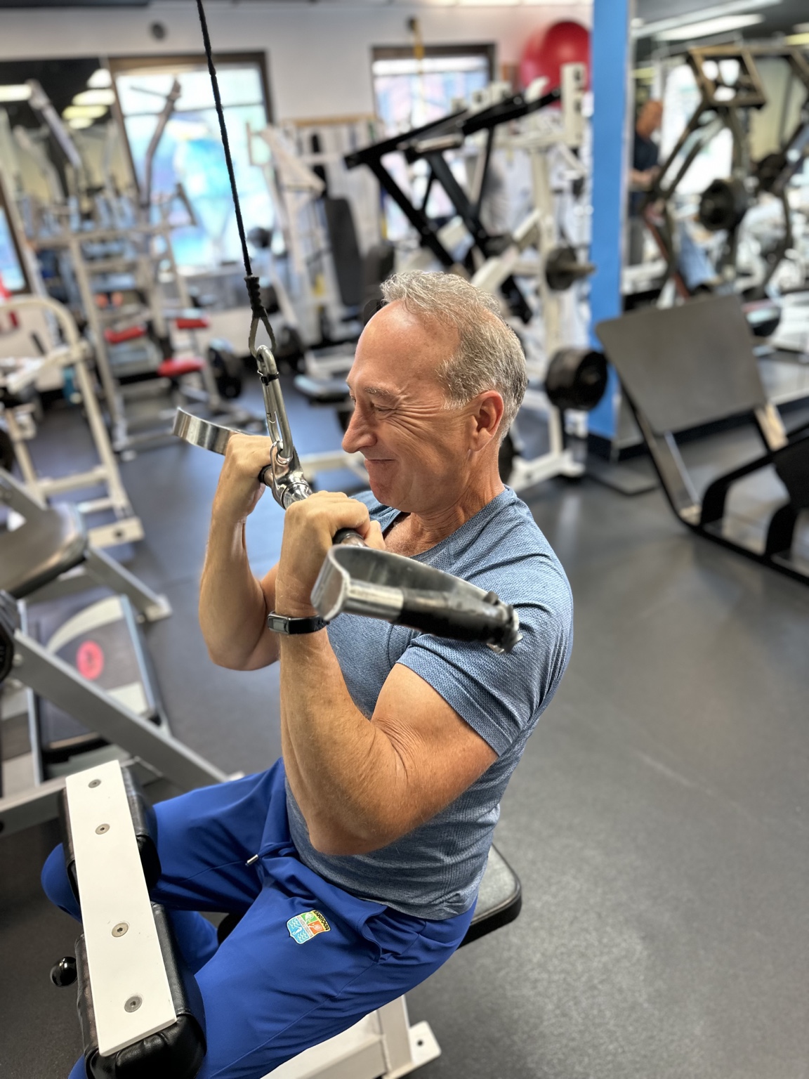 vip-fitness-center-fort-lee-nj-lat-pulldown Man performing a lat pulldown at VIP Fitness Center in Fort Lee, NJ.