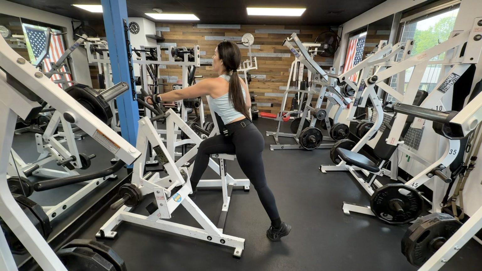 vip-fitness-center-fort-lee-nj-womens-single-arm-machine-row Woman performing a single-arm machine row at VIP Fitness Center in Fort Lee, NJ.
